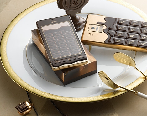 NTTドコモ、チョコレートデザインのAndroidスマートフォン「Q-pot 