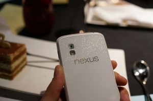 Nexus-4-White-02